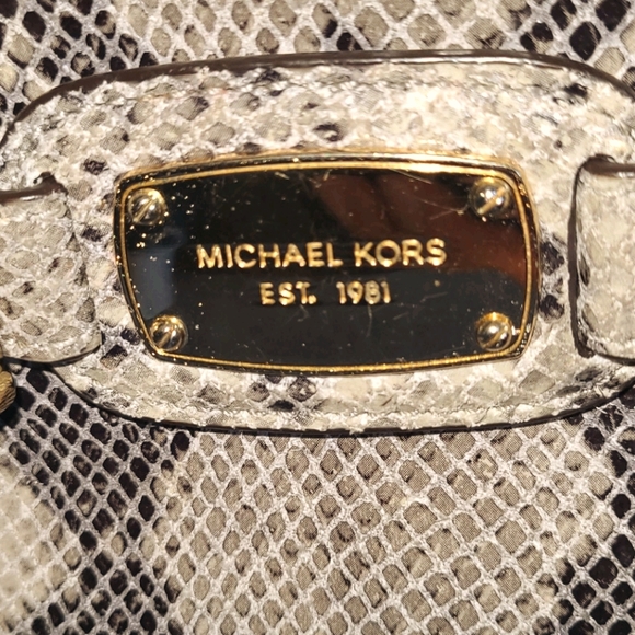 MICHEAL KORS purse - Picture 4 of 6